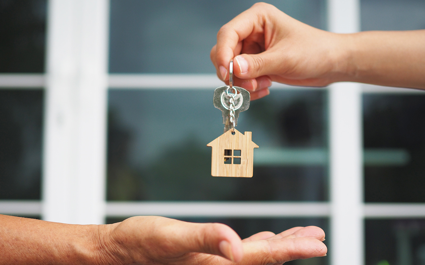 Handing-over-house-keys
